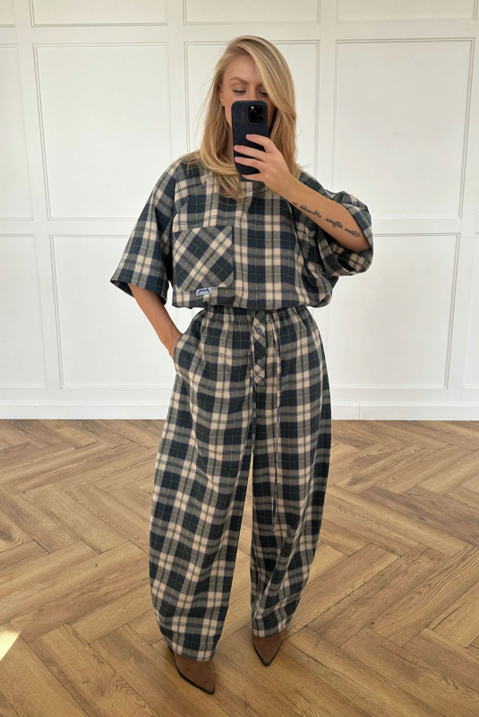 Брюки «бананы» в клетку