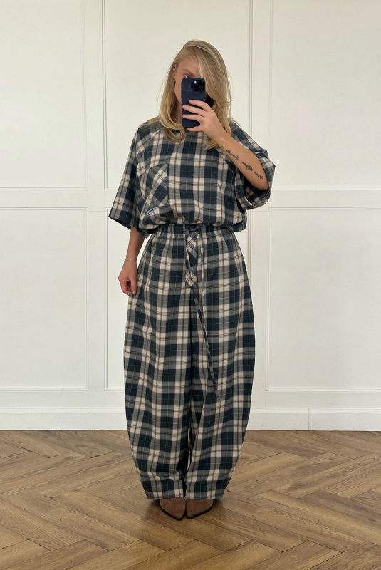 Брюки «бананы» в клетку