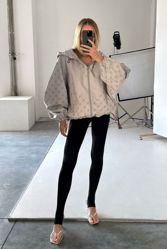 Ветровка с капюшоном с паттерном LIGHT GREY