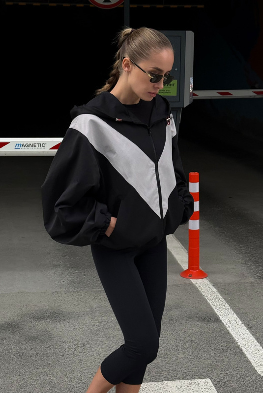 Ветровка с капюшоном BLACK