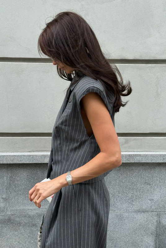 Жилет серая полоска ULLA & LABEL .B