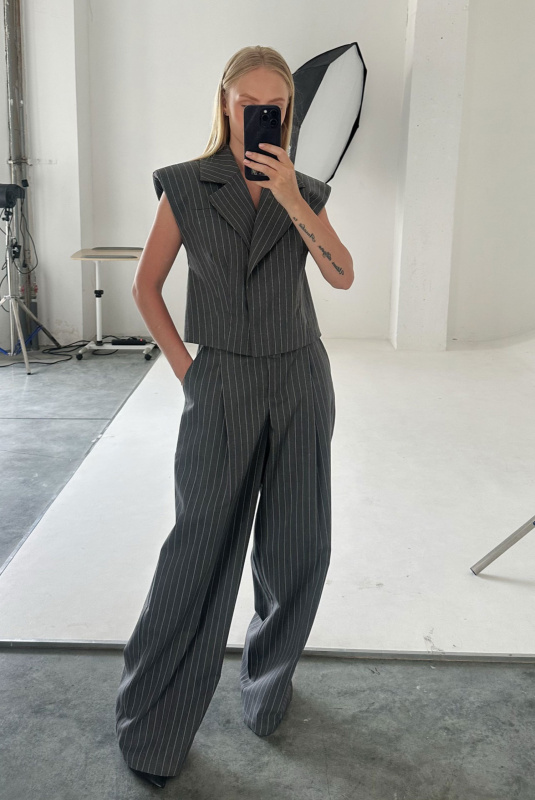 Жилет серая полоска ULLA & LABEL .B