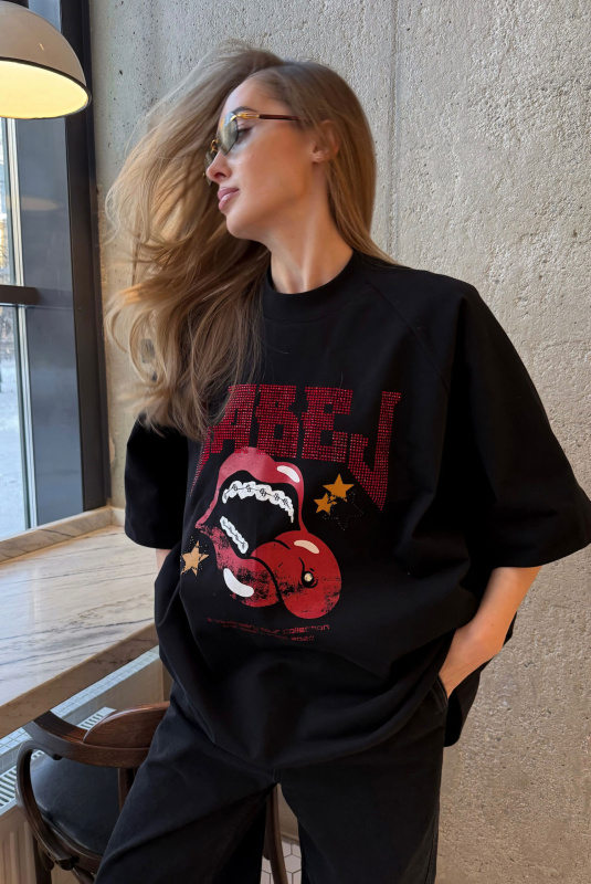 Футболка со стразами BLACK