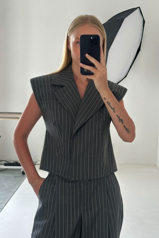 Жилет серая полоска ULLA & LABEL .B