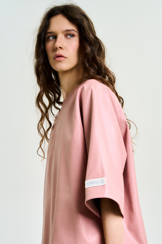 Футболка из экокожи LIGHT PINK